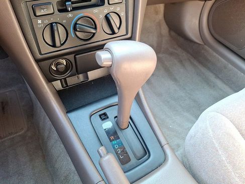 Used 1998 Toyota Camry LE image 17