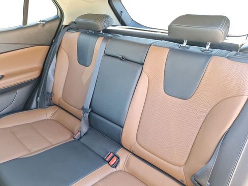 Used 2020 Buick Encore GX Essence image 11