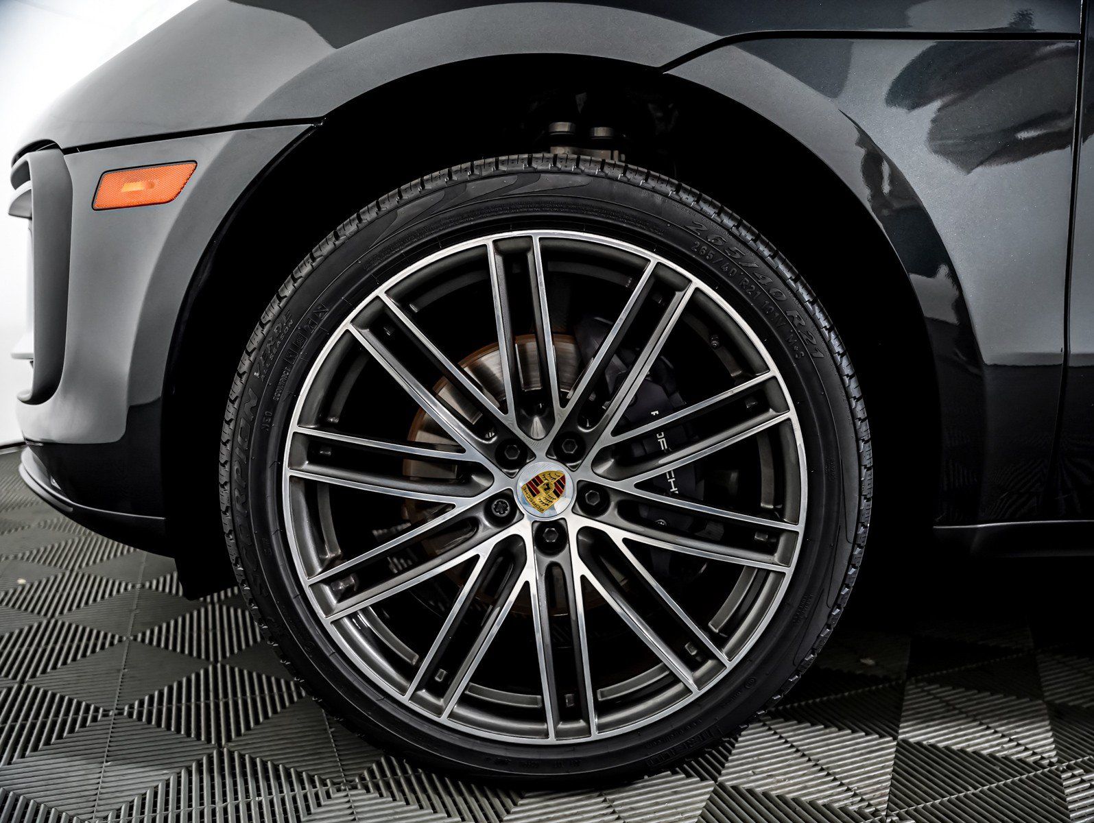 Certified 2024 Porsche Macan AWD/4WD image 14