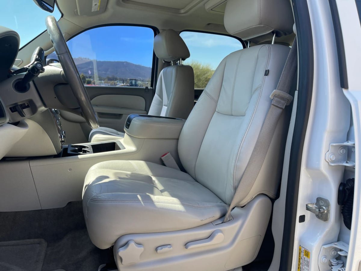 Used 2014 Chevrolet Tahoe LT RWD image 19