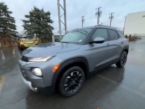 Used 2021 Chevrolet TrailBlazer LT w/ Sun and Liftgate Package image 4