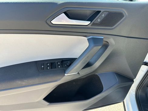 Used 2020 Volkswagen Tiguan S image 21