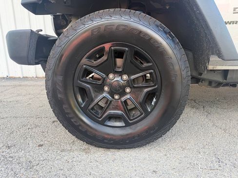 Used 2014 Jeep Wrangler Sport w/ 32" Tire & Wheel Group AWD/4WD image 23