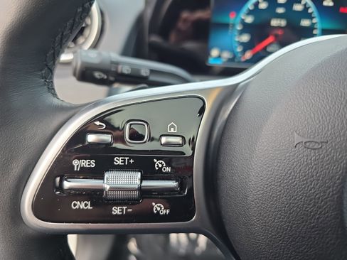 Certified 2023 Mercedes-Benz GLB 250 image 17