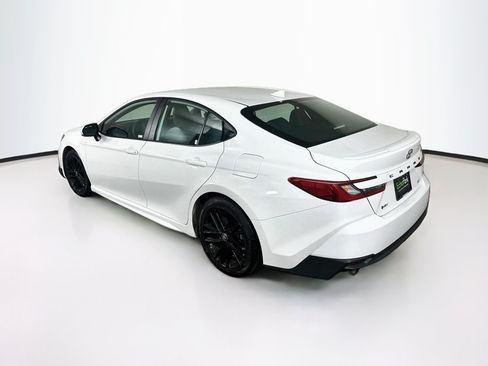 Used 2025 Toyota Camry SE FWD image 5