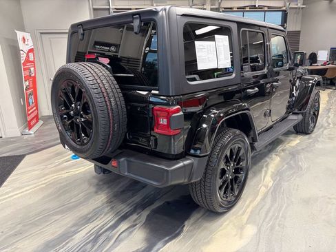 Used 2022 Jeep Wrangler Unlimited Sahara w/ Cold Weather Group AWD/4WD image 31