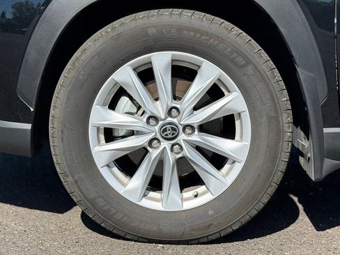 Used 2025 Toyota Corolla Cross LE w/ Moonroof Package AWD/4WD image 9