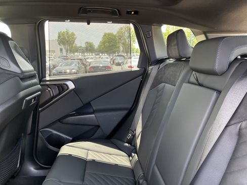 Used 2025 BMW X3 xDrive30i w/ Premium Package image 33