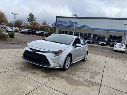 Used 2020 Toyota Corolla LE image 4