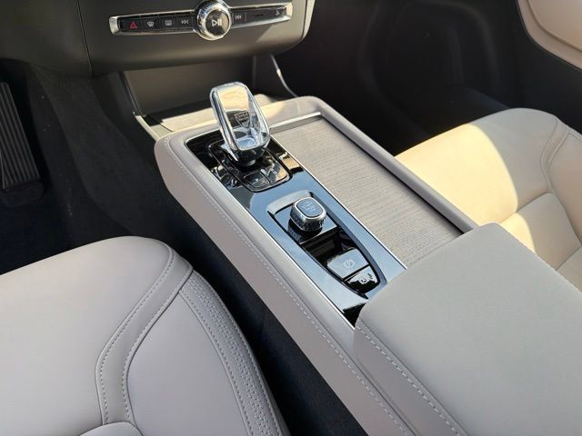New 2026 Volvo XC90 T8 Core w/ Protection Package Premier AWD/4WD image 17