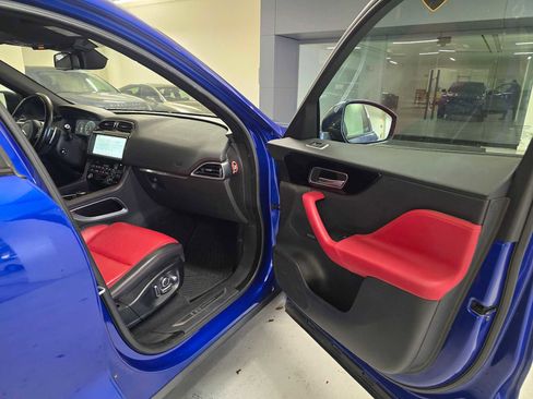 Used 2018 Jaguar F-PACE R-Sport image 13
