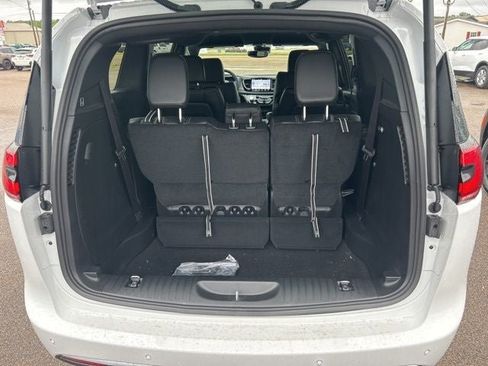 New 2027 Chrysler Pacifica Select AWD/4WD image 7