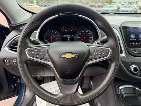 Used 2019 Chevrolet Malibu LT image 2
