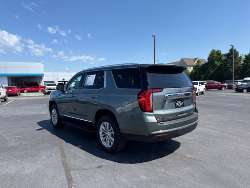 Used 2023 GMC Yukon SLT w/ SLT Premium Package AWD/4WD image 5