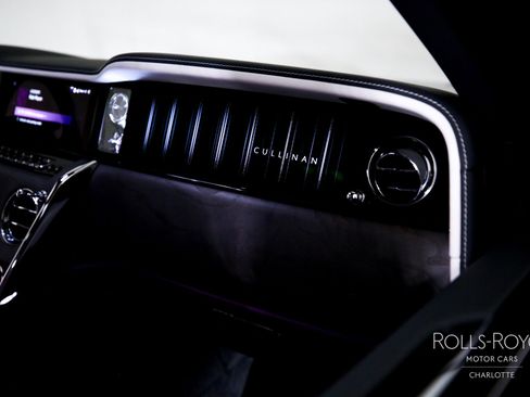 Used 2025 Rolls-Royce Cullinan image 38