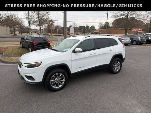 Used 2019 Jeep Cherokee Latitude Plus w/ Comfort/Convenience Group image 8