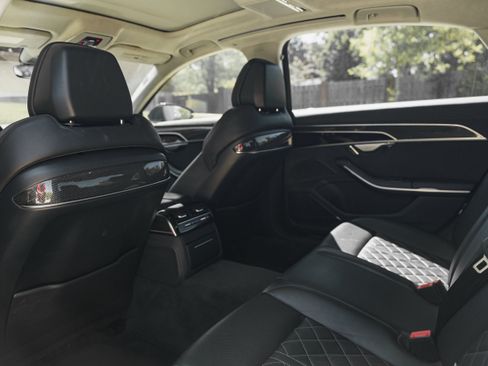 Used 2022 Audi S8 AWD/4WD image 25