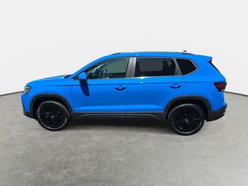 New 2026 Volkswagen Taos SE FWD image 8