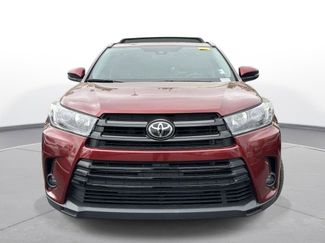 Used 2019 Toyota Highlander SE video 3