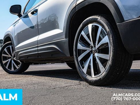 Used 2024 Volkswagen Taos SE image 17