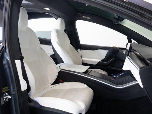 Used 2022 Tesla Model X Plaid image 23