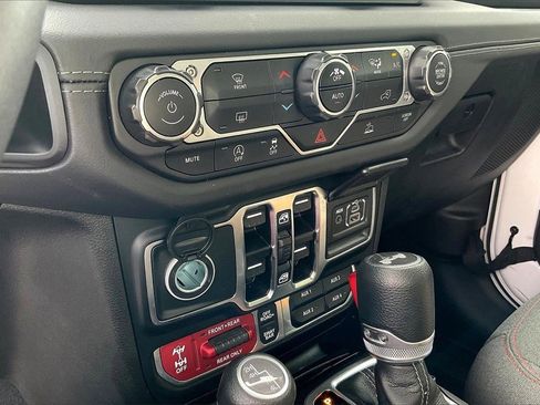 Used 2024 Jeep Wrangler Unlimited Rubicon image 25