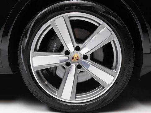 Used 2024 Porsche Cayenne AWD/4WD image 40