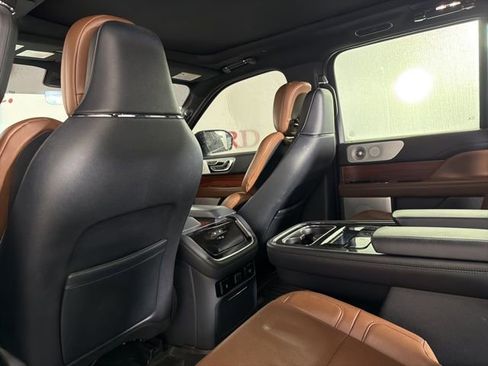 Used 2024 Lincoln Navigator Reserve image 14