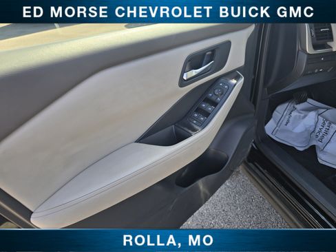 Used 2025 Nissan Rogue SV FWD image 16