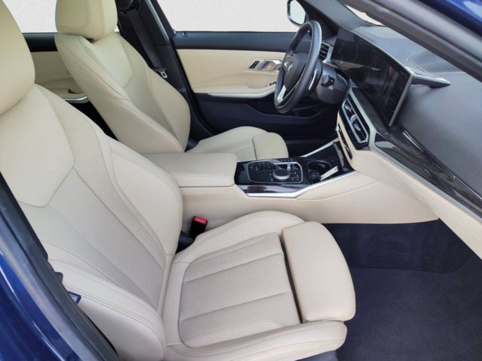 Used 2023 BMW 330i Sedan w/ Parking Assistance Package RWD image 21