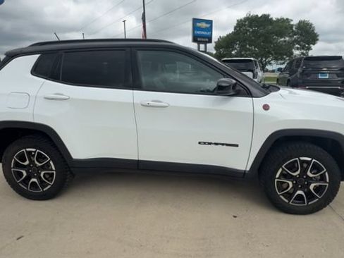 Used 2025 Jeep Compass Trailhawk w/ Trailer Tow Group AWD/4WD image 9