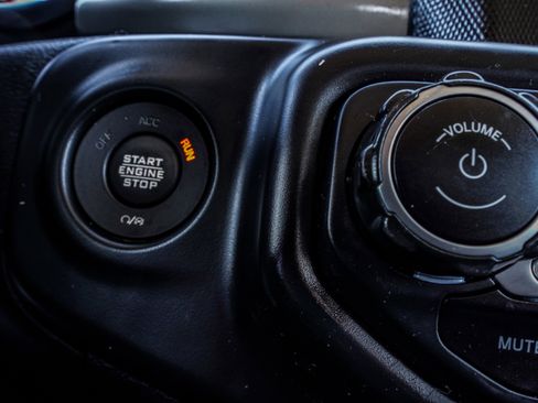 Used 2021 Jeep Gladiator Willys image 21