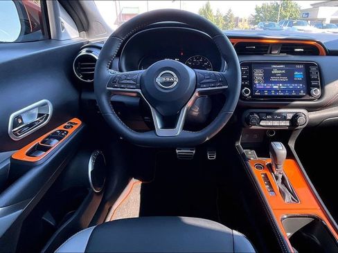 Used 2023 Nissan Kicks SR w/ SR Premium Package FWD image 5