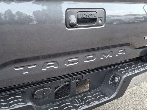 Certified 2023 Toyota Tacoma SR5 AWD/4WD image 25