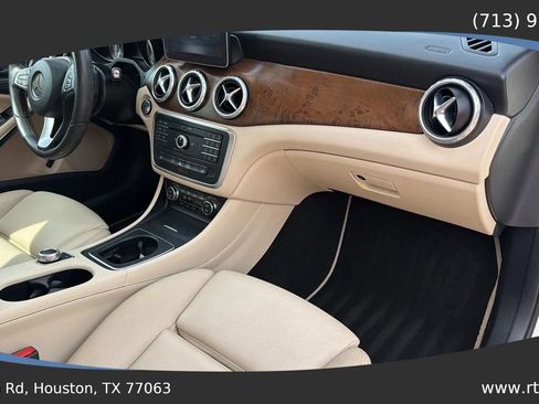 Used 2017 Mercedes-Benz GLA 250 w/ Premium Package image 40
