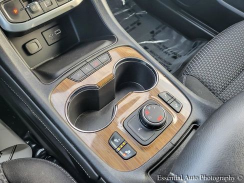 Certified 2022 GMC Acadia SLE w/ Driver Convenience Package image 17