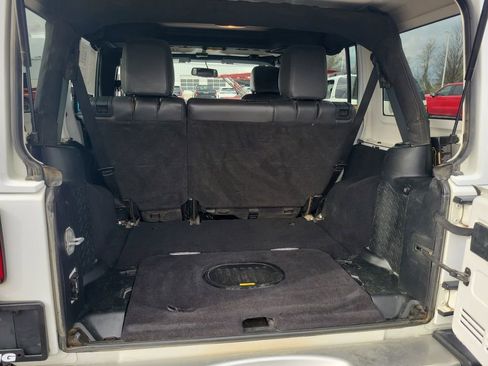 Used 2018 Jeep Wrangler Unlimited Sahara image 29