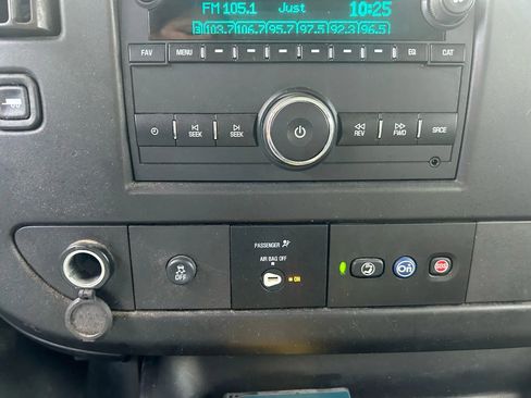 Used 2020 GMC Savana 2500 Extended w/ Enhanced Convenience Package image 13