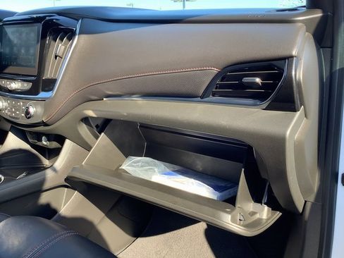 Used 2022 Chevrolet Traverse RS image 41