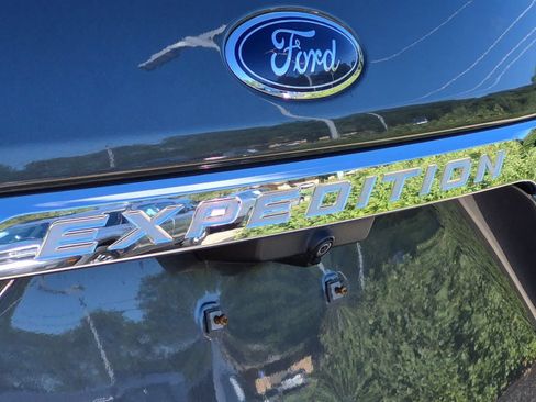 Used 2020 Ford Expedition Max XLT w/ Equipment Group 202A AWD/4WD image 13