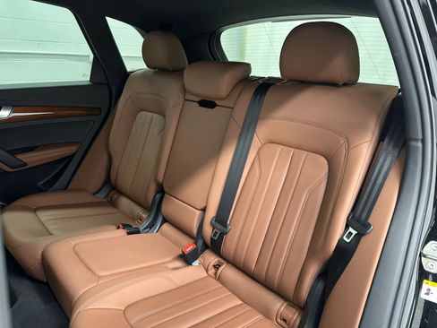 Used 2021 Audi Q5 Premium Plus w/ Premium Plus Package image 16