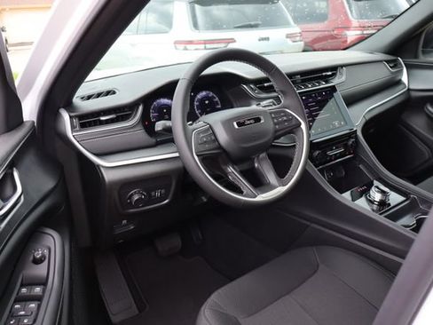New 2026 Jeep Grand Cherokee Laredo AWD/4WD image 11