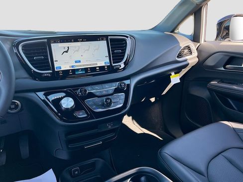 New 2026 Chrysler Voyager LX image 22