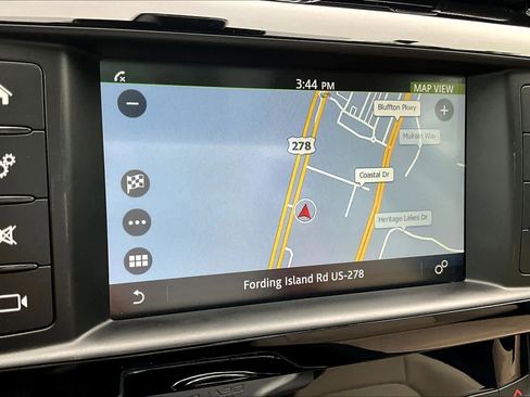 Used 2018 Jaguar F-PACE Premium image 32