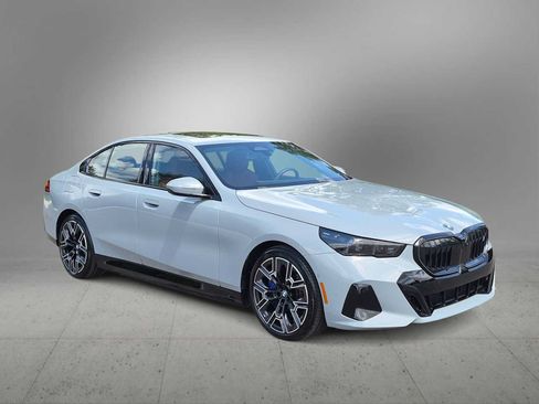 Used 2026 BMW i5 eDrive40 AWD/4WD image 2