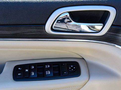 Certified 2021 Jeep Grand Cherokee Limited w/ Luxury Group II image 15