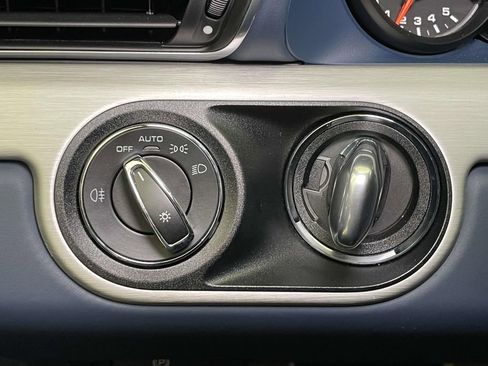 Used 2015 Porsche 911 Turbo S image 40