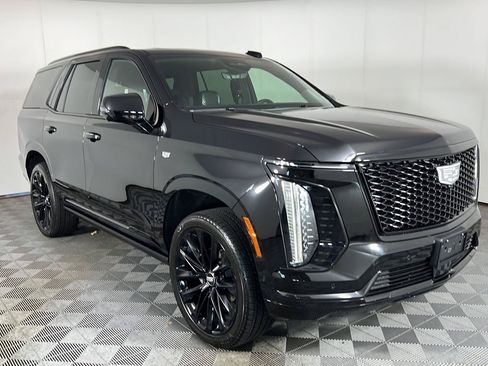 Used 2025 Cadillac Escalade Sport Platinum w/ LPO, ONYX Package AWD/4WD image 3