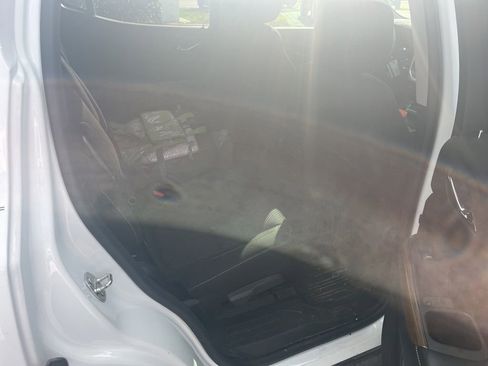 Used 2021 GMC Acadia SLE w/ Driver Convenience Package image 7