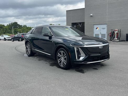 Certified 2024 Cadillac Lyriq Luxury w/ LPO, Floor Liner Package AWD/4WD image 7